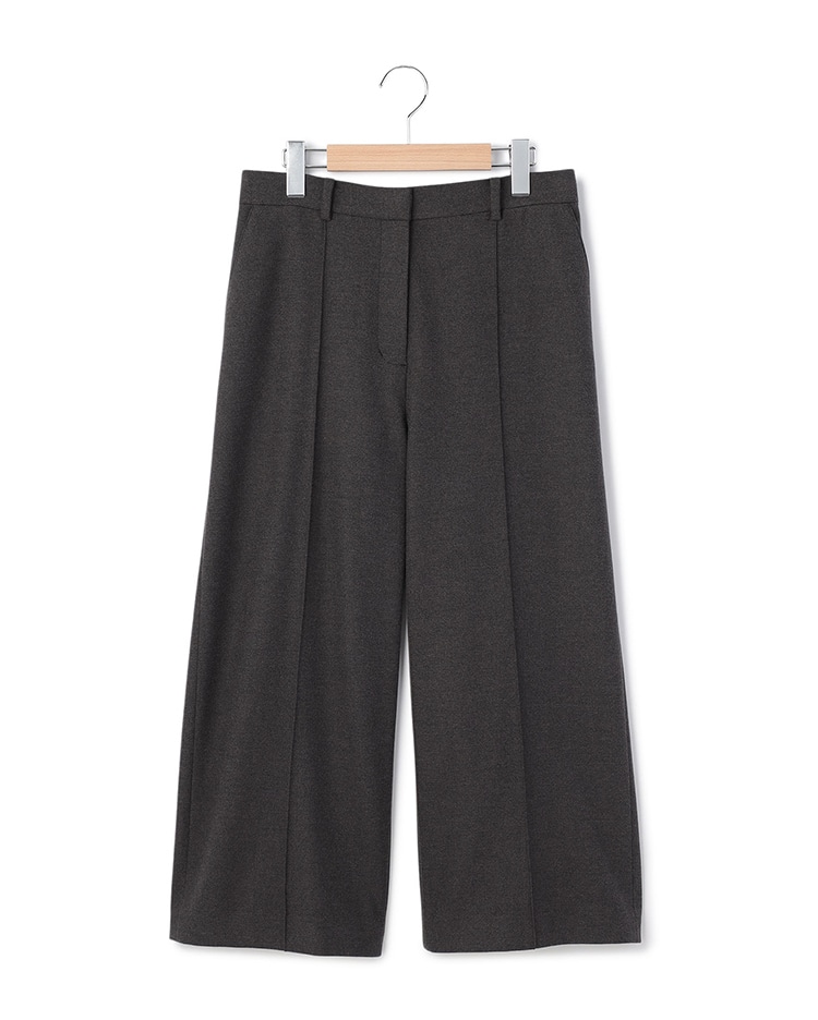 チャコールグレーのストレッチパンツ