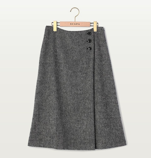 グレーのスカート