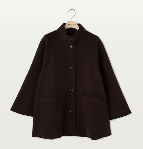 ダークブラウンのコート