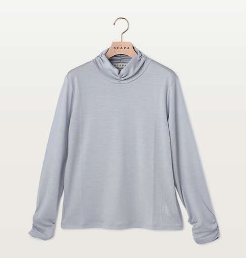 ライトブルーのカットソー