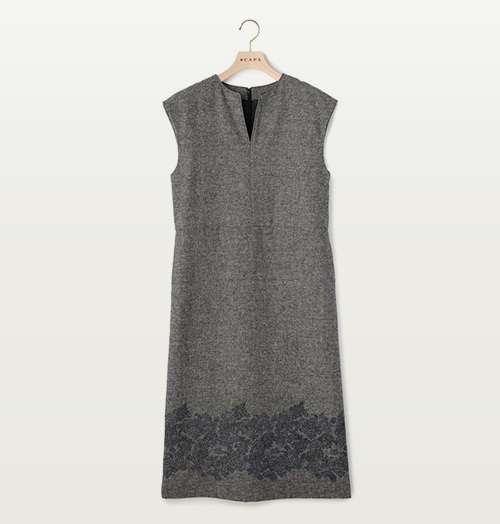 グレーのワンピース