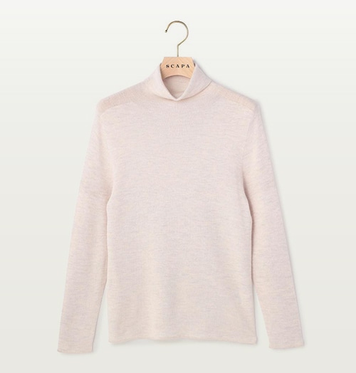 ホワイトのカットソー