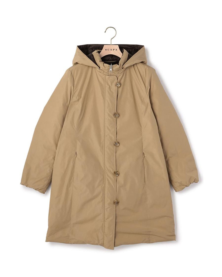 ベージュのリバーシブルダウンコート 表