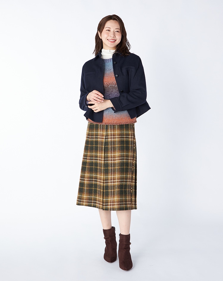 ライトフラノジャケットを身に纏った女性