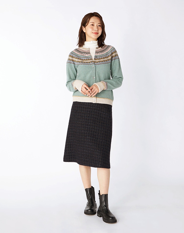 ERIBEニットを身に纏った女性