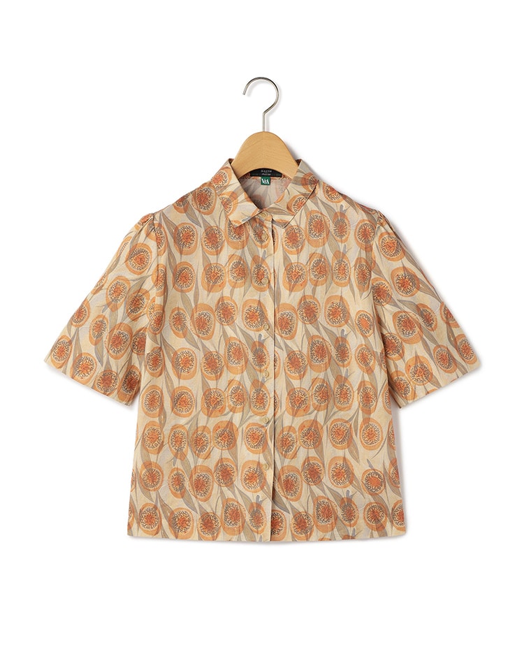 オレンジのマーブル柄のシャツ