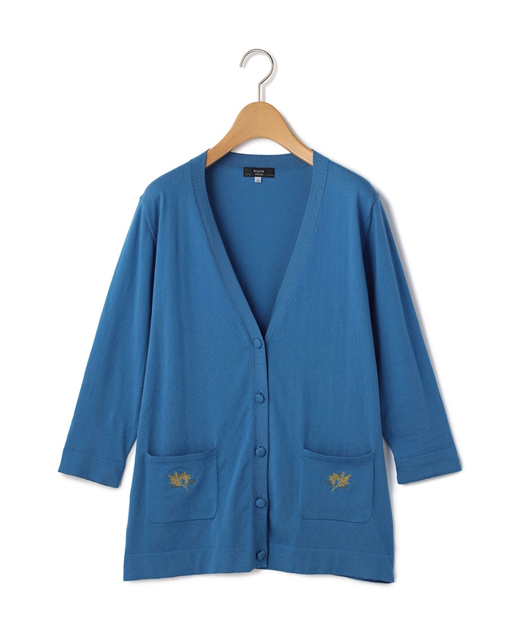 ブルー地にイエローの花柄の刺繍のカーディガン