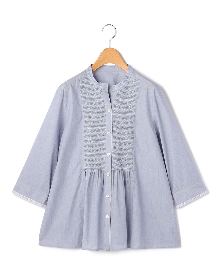 ブルーのブラウス