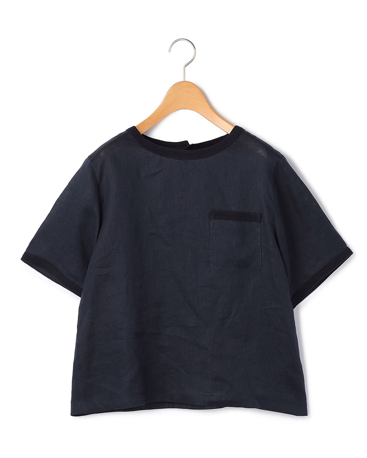 ネイビーのプルオーバー