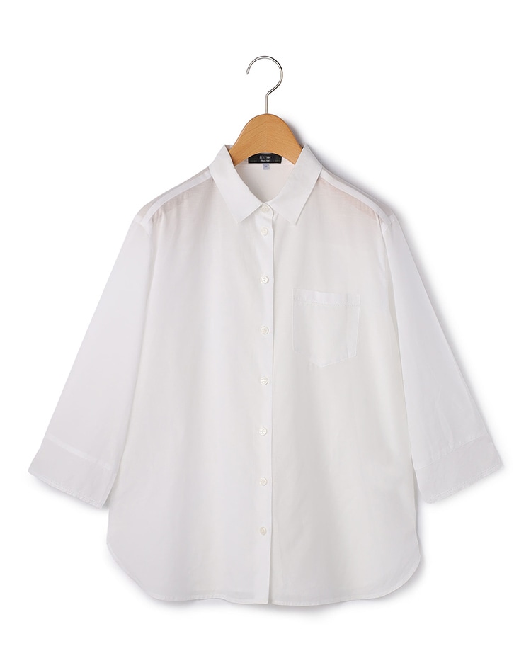 ホワイトのブラウス