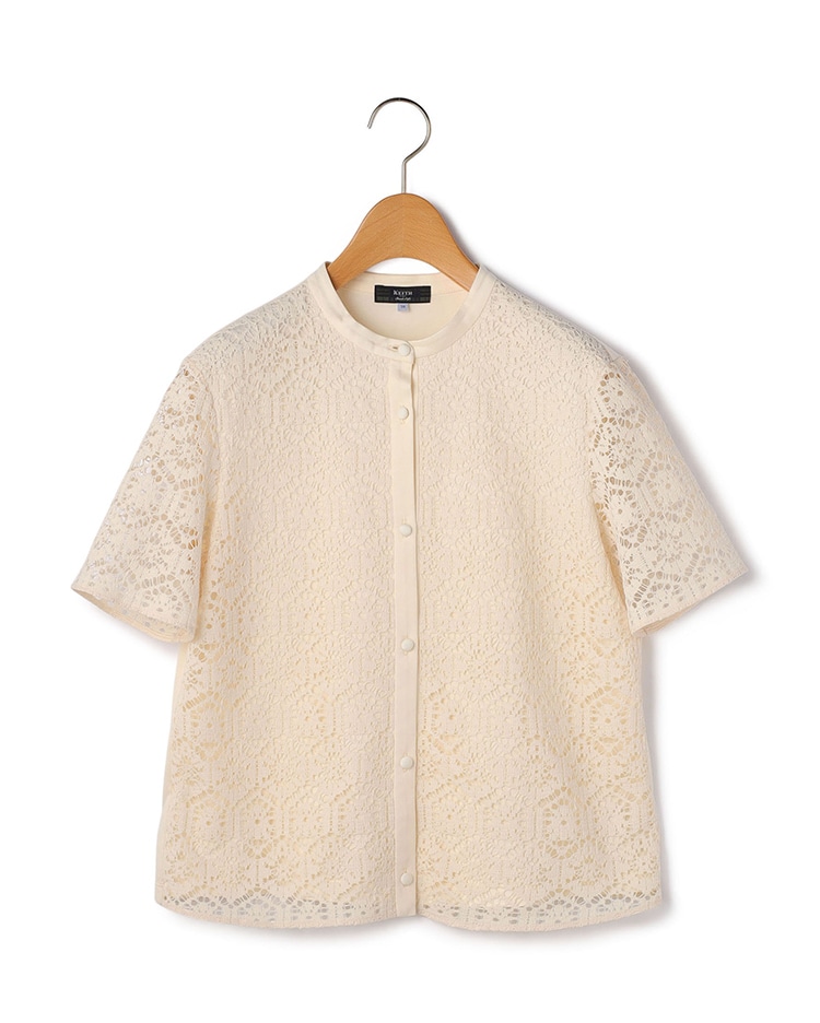 ベージュのレースカットソー