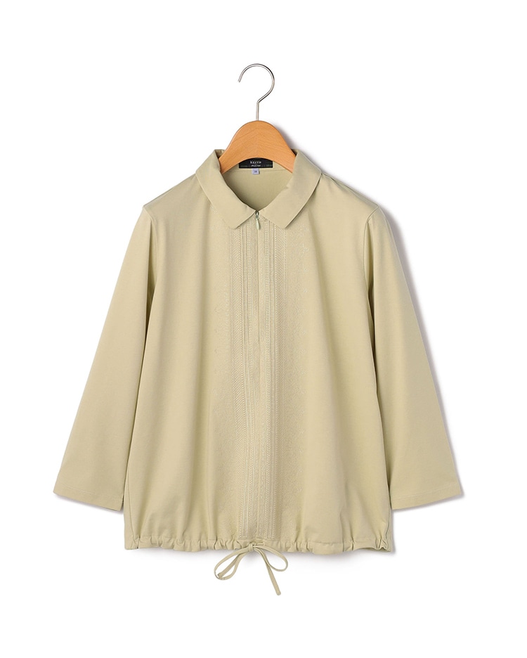 ベージュのシャツ