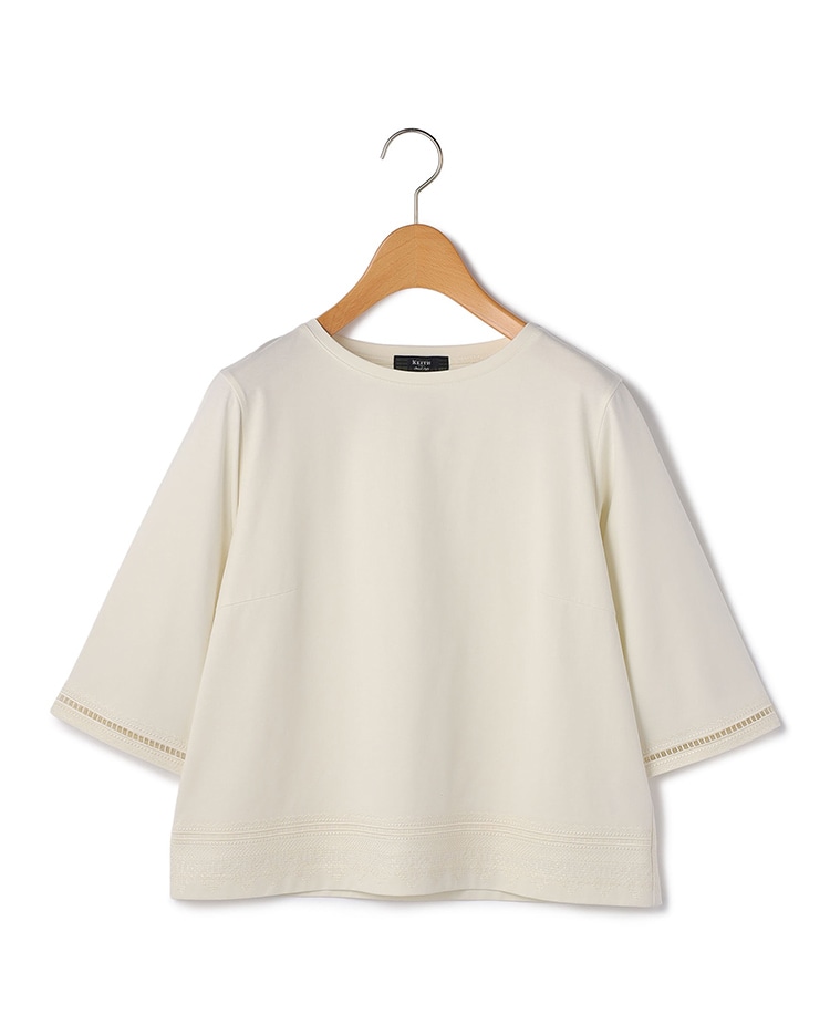 オフホワイトのカットソー