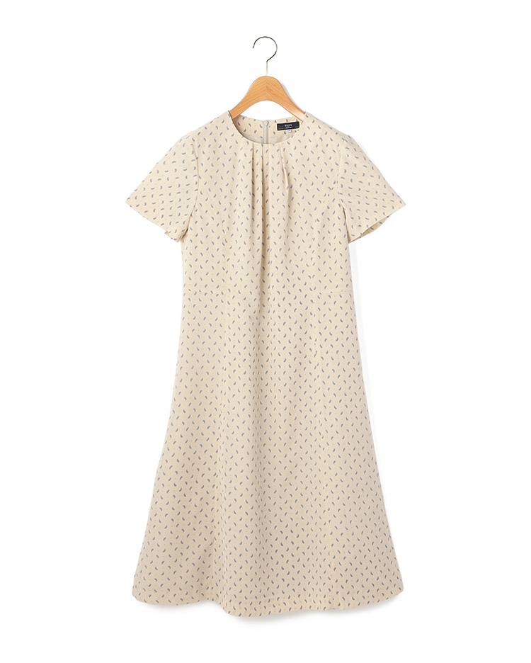 白のペイズリー柄ワンピース