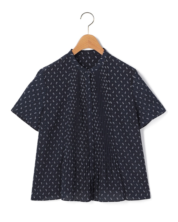 ネイビーのペイズリー柄ブラウス