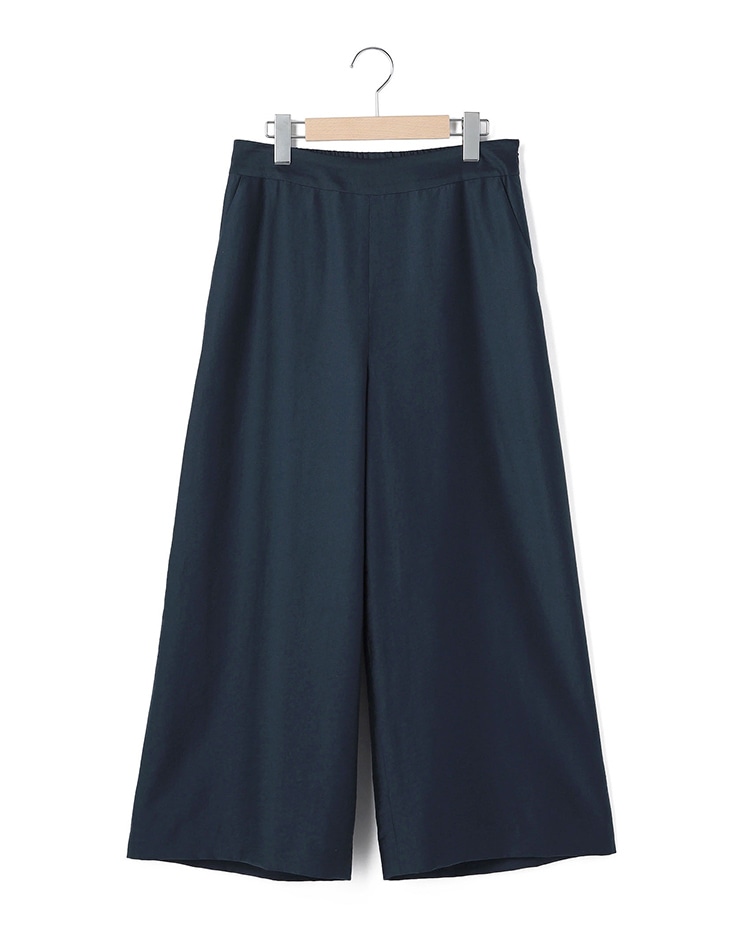 ネイビーのパンツ