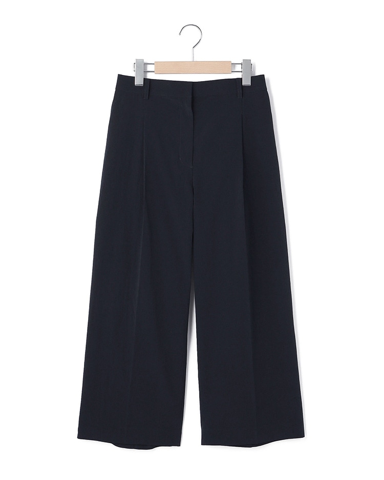 ネイビーのパンツ