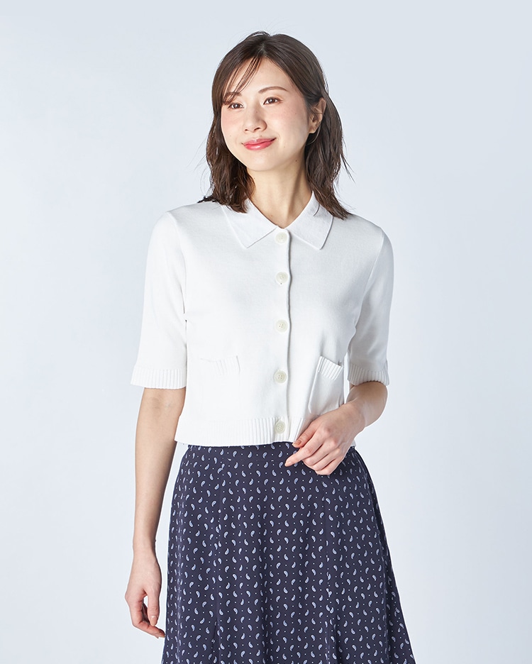 白いニットカーディガン