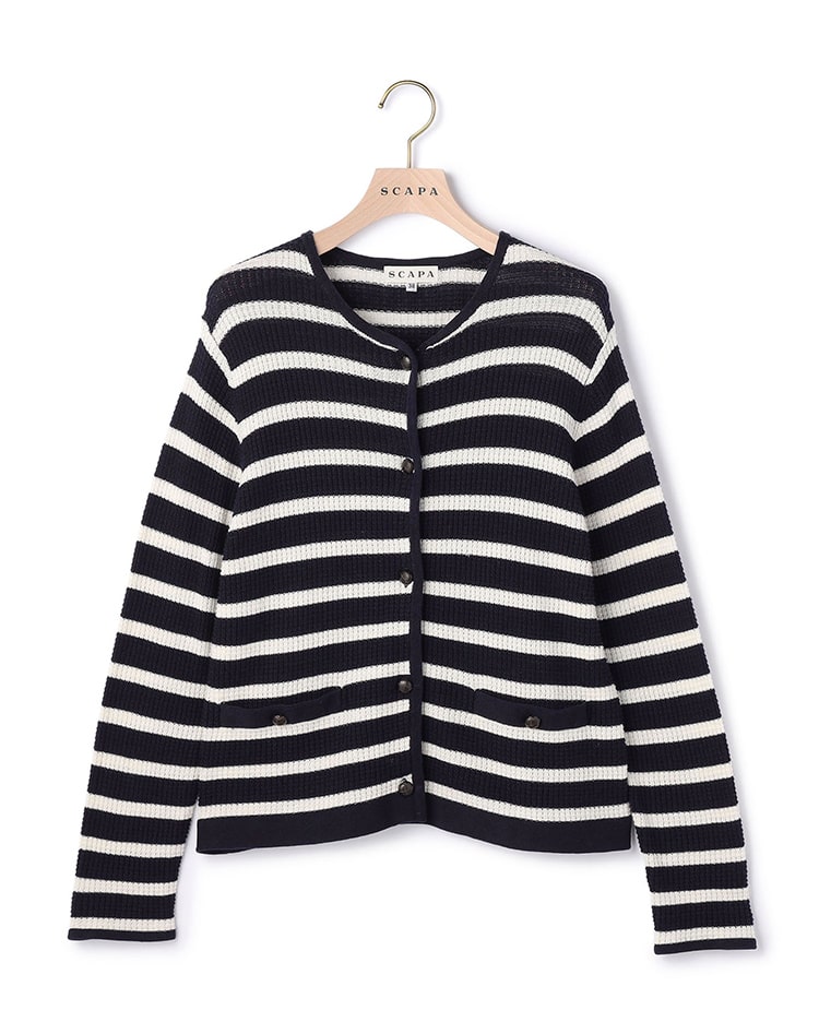 ブラックとホワイトのボーダーのニット