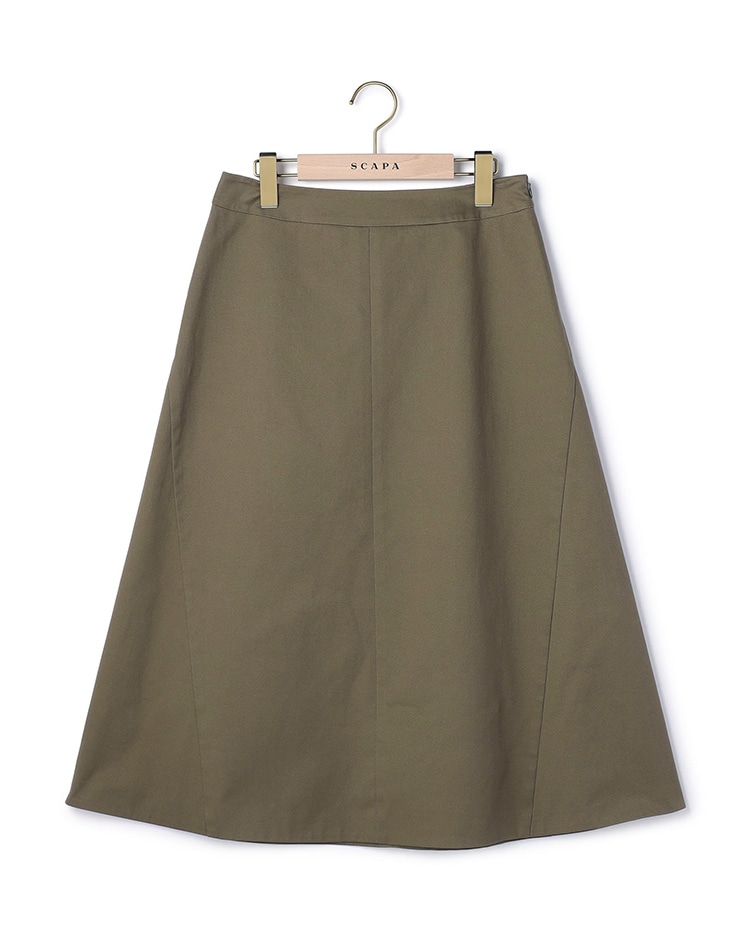 ダークグリーンのスカート