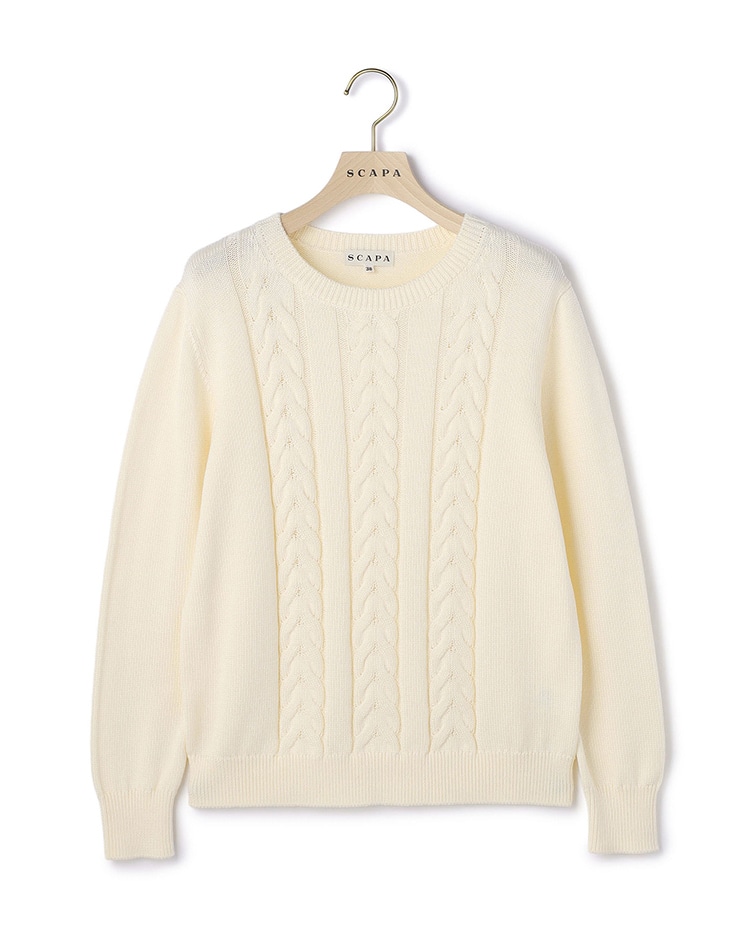 ホワイトのニット