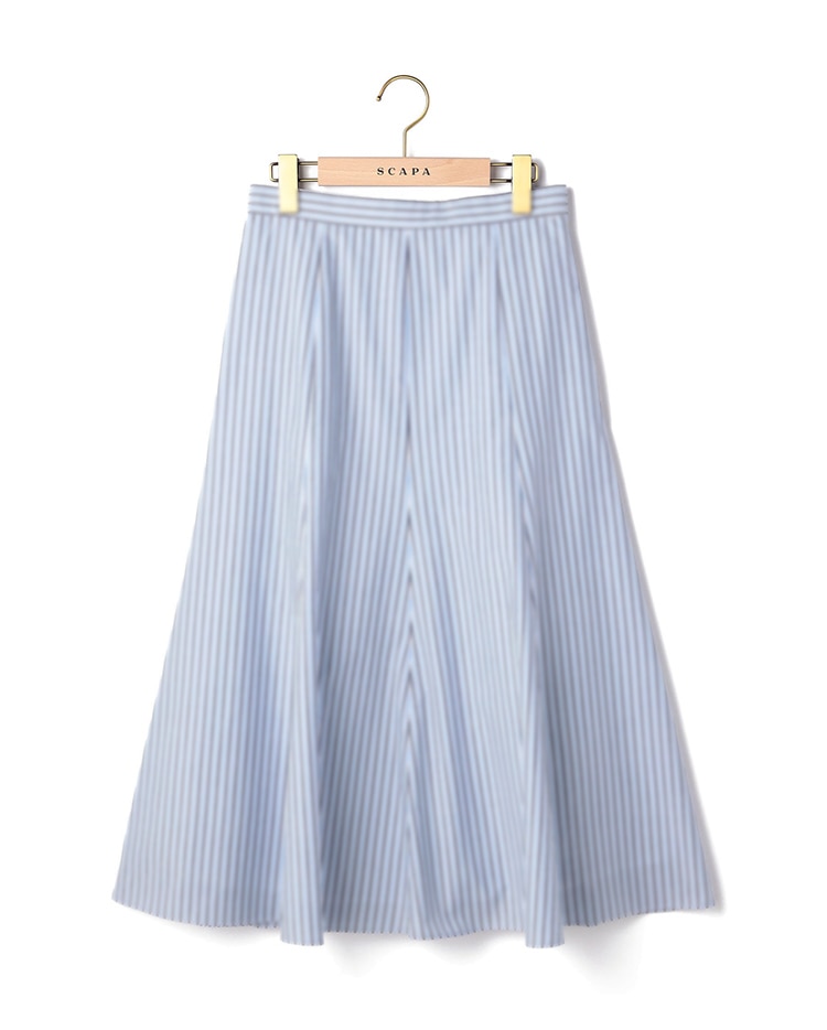 ブルーのストライプのスカート