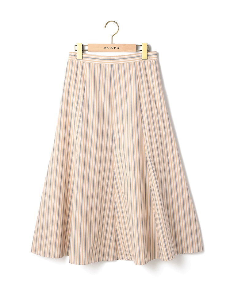 オレンジのストライプのスカート