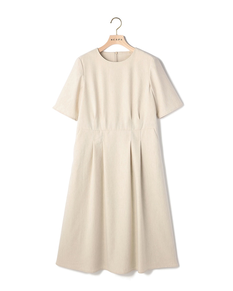 ベージュのワンピース