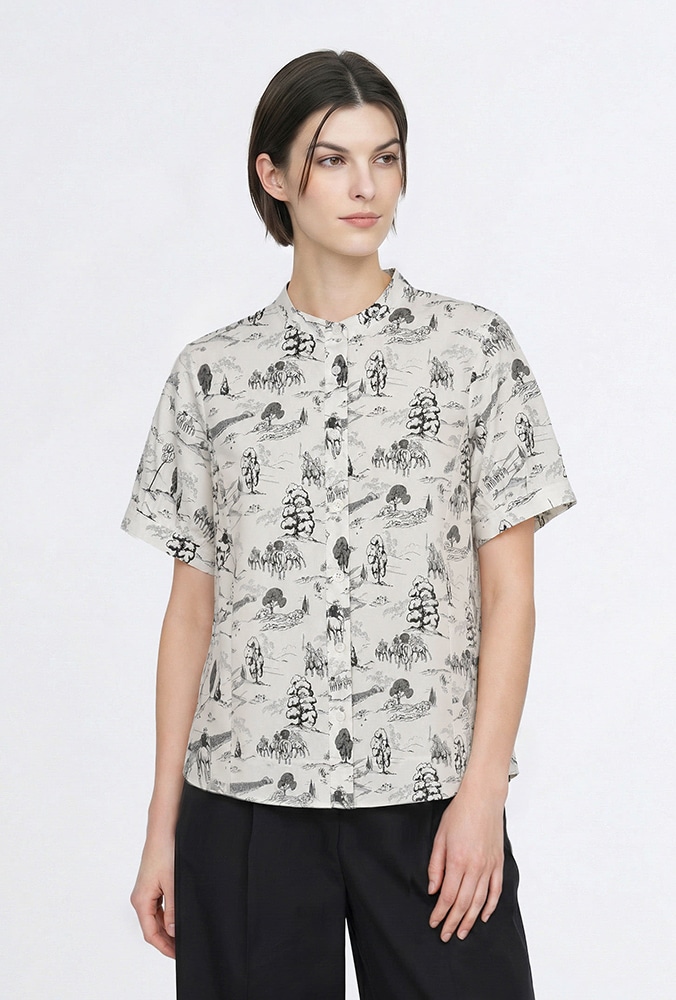 グレーのLiberty Printポロチームブラウスのスタイリング