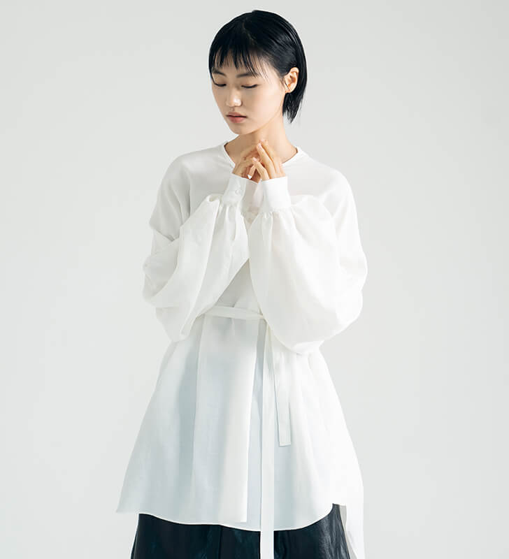 shirring over blouse画像
