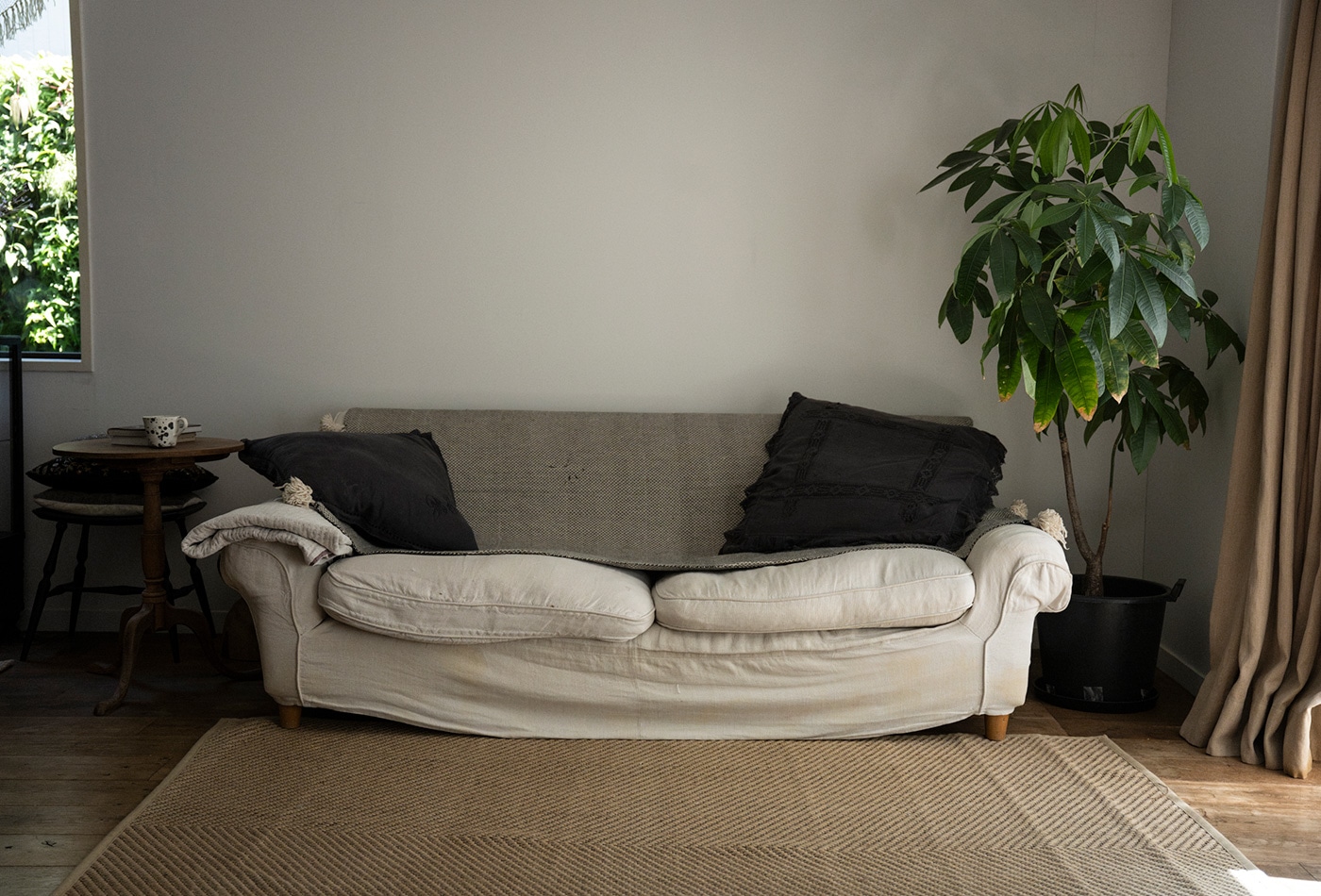 column_one_good_sofa_detail_05.jpg