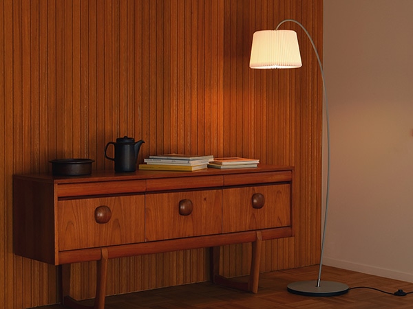 TCS ザ・コンランショップオンラインショップから2026年1月のおすすめ_03_レクリント_SNOWDROP_スノードロップ_フロアライト_グレー_日本限定カラー