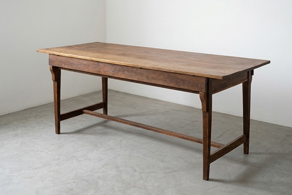 35129042_oak_wood_table.jpg