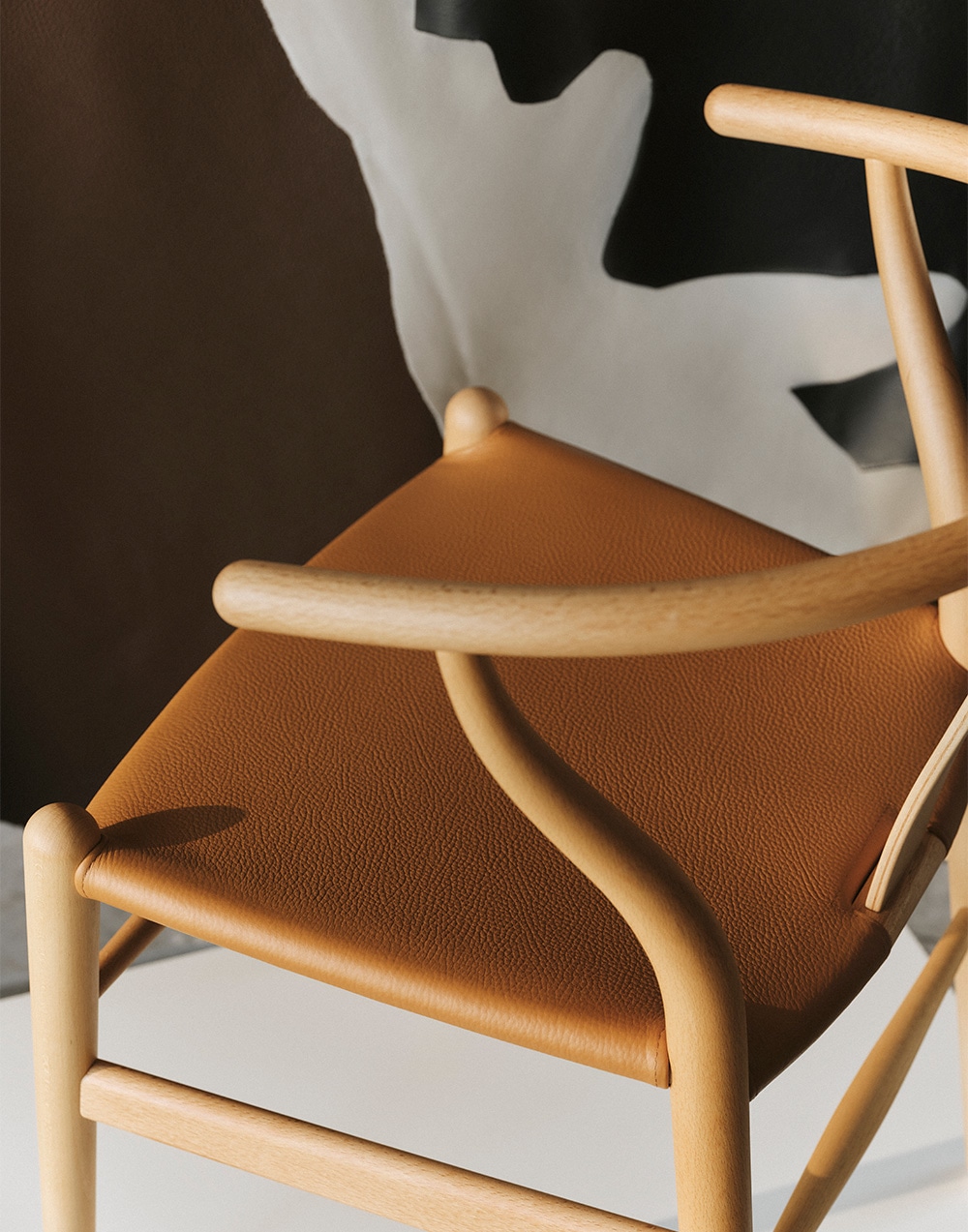carl_hansen_ch24p_campaign_detail_02.jpg