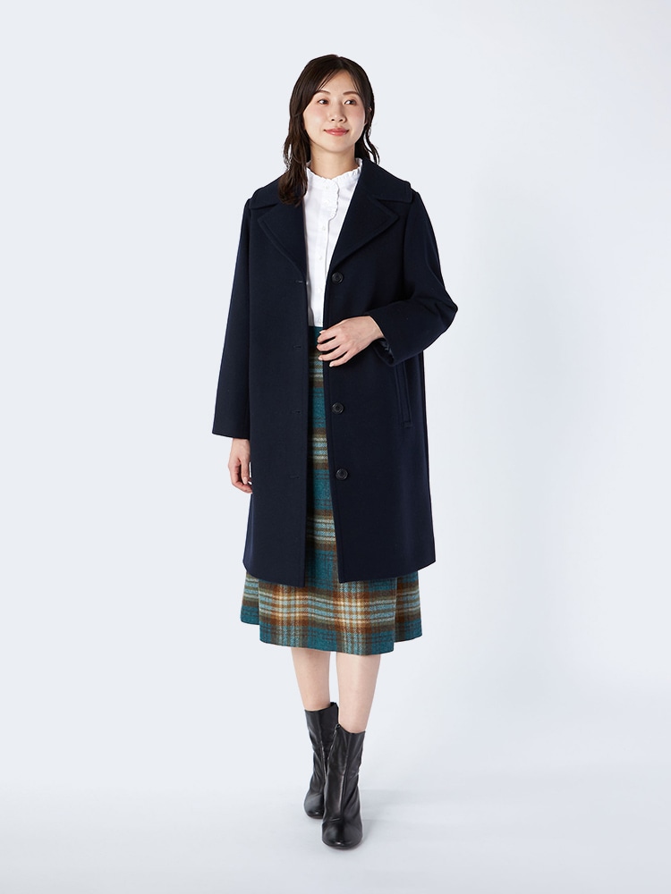 ネイビーのペコラムメルトンコートを使用したスタイリング