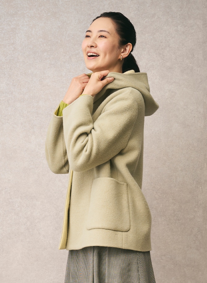 ライトグリーンのコートを使用したスタイリング