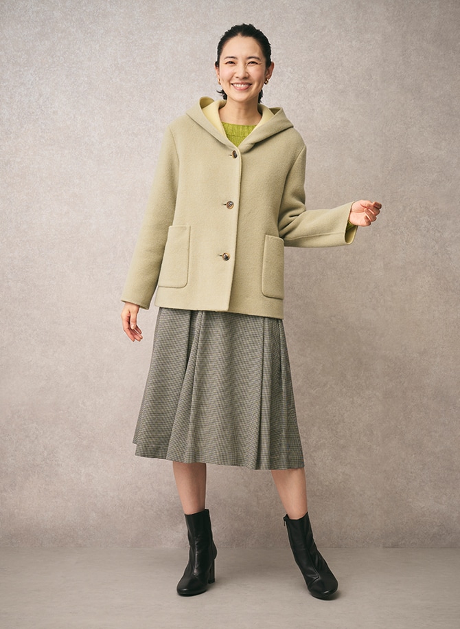 ライトグリーンのコートを使用したスタイリング