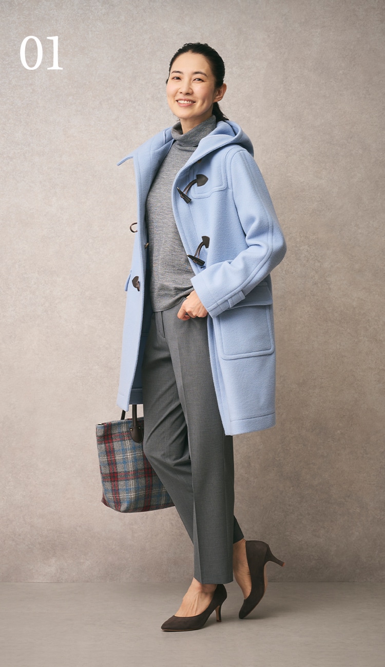 ブルーのダッフルコートを使用したスタイリング