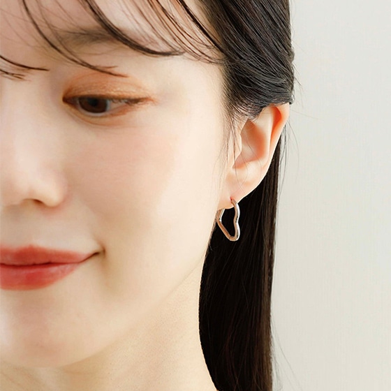ステンレスハートピアス 着用イメージ