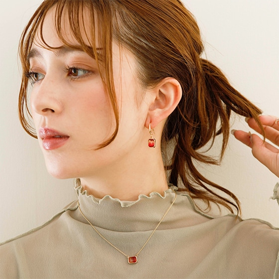 Almente ネックレス 着用イメージ