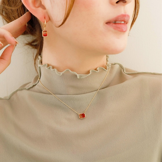 Almente ネックレス 着用イメージ