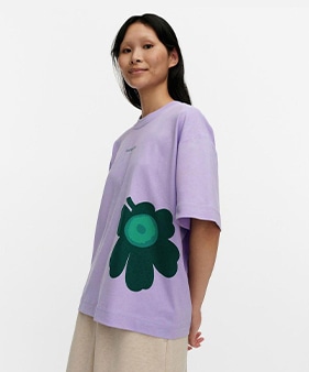 Tunti Unikko Placement Tシャツ