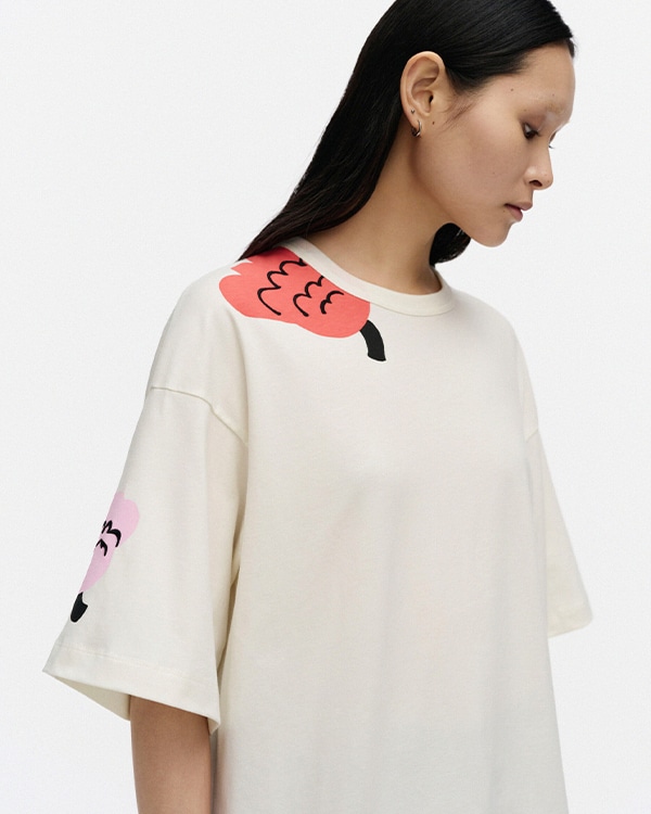 MarimekkoのプリントTシャツ