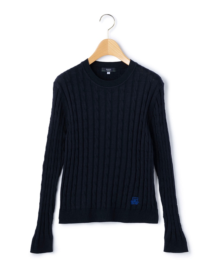 ブラックのニットプルオーバー