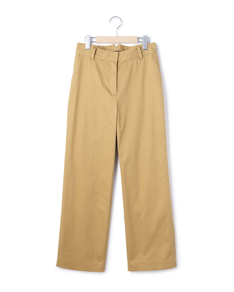 ブラウンのパンツ