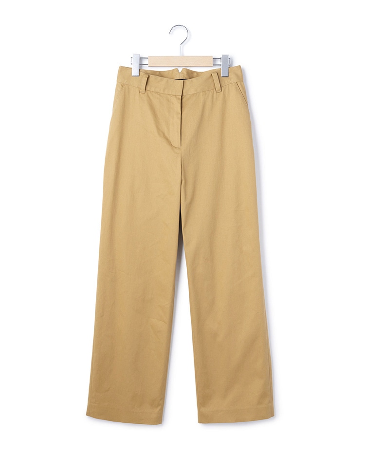 ブラウンのパンツ