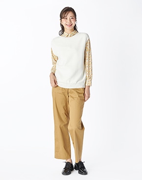 ホワイトのニットはこちら