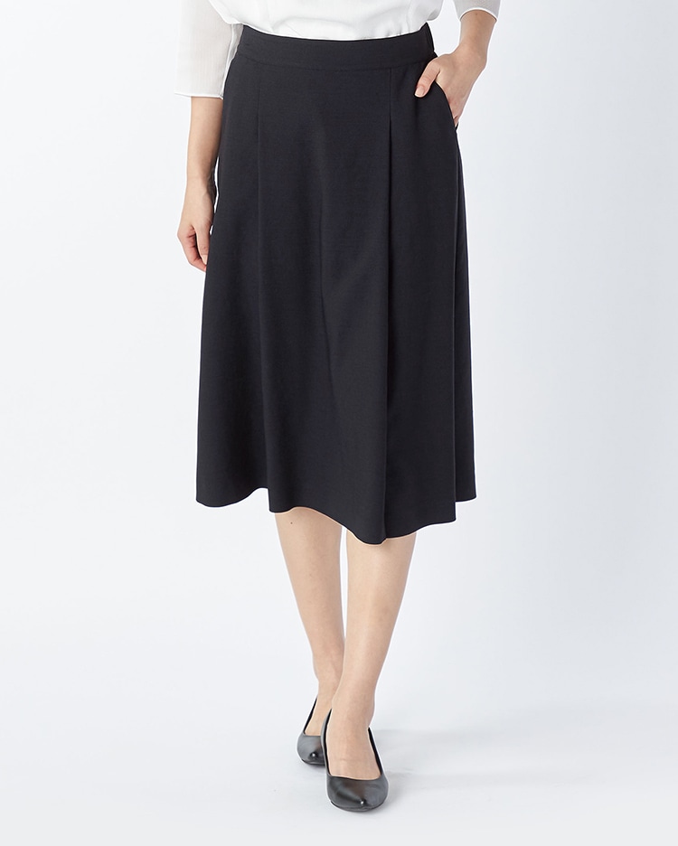 ブラックのセットアップスカート