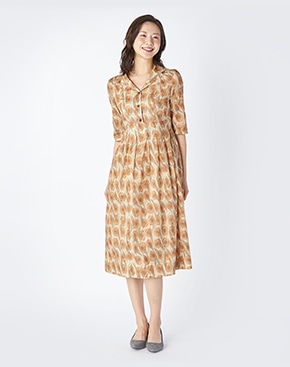 オレンジのマーブル柄のワンピースはこちら