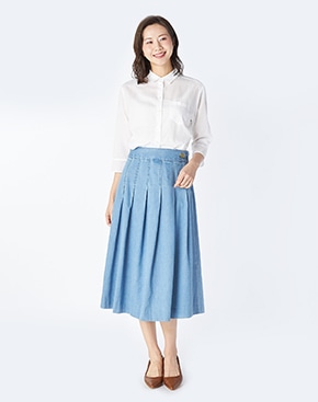 ホワイトのブラウスはこちら